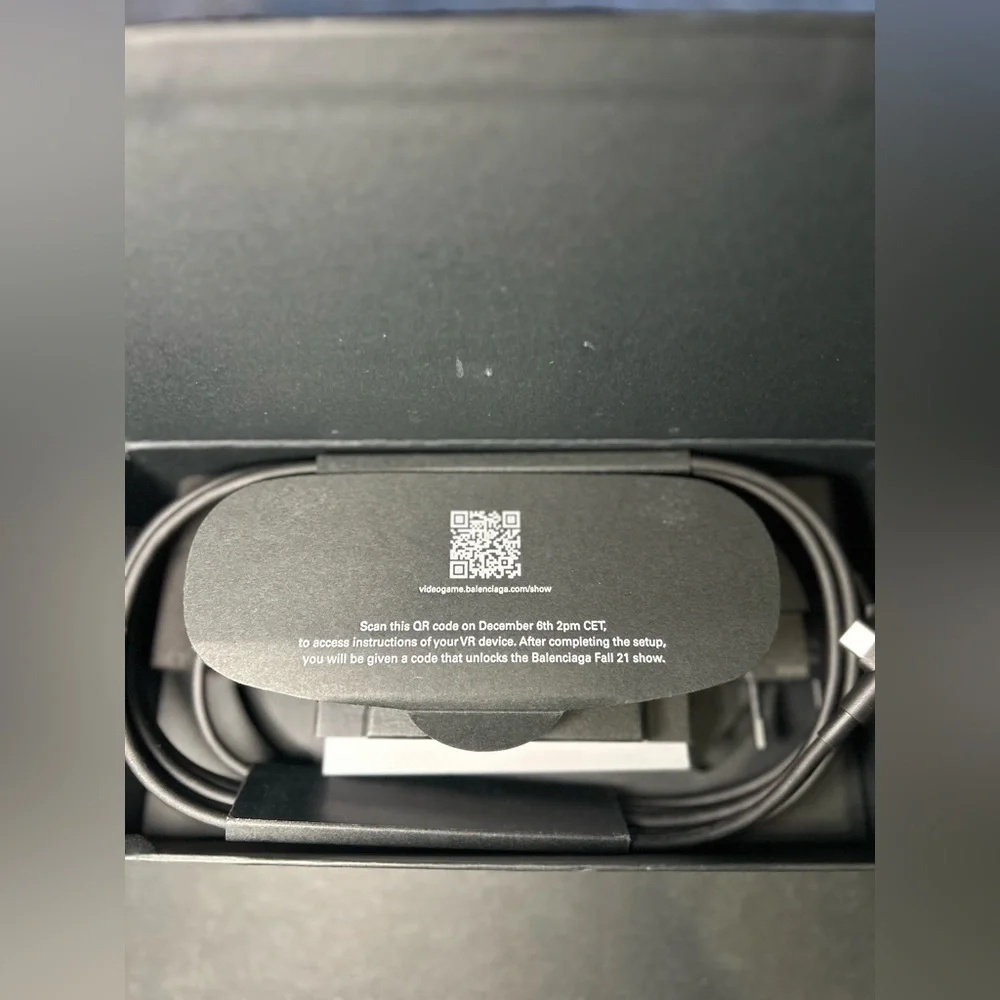 RARE Balenciaga Fall 21 Oculus VR
